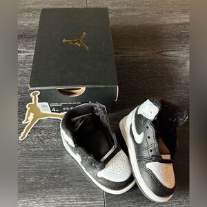 Nike Jordan 1 Retro High OG Toddler Black and White High-Top Sneakers